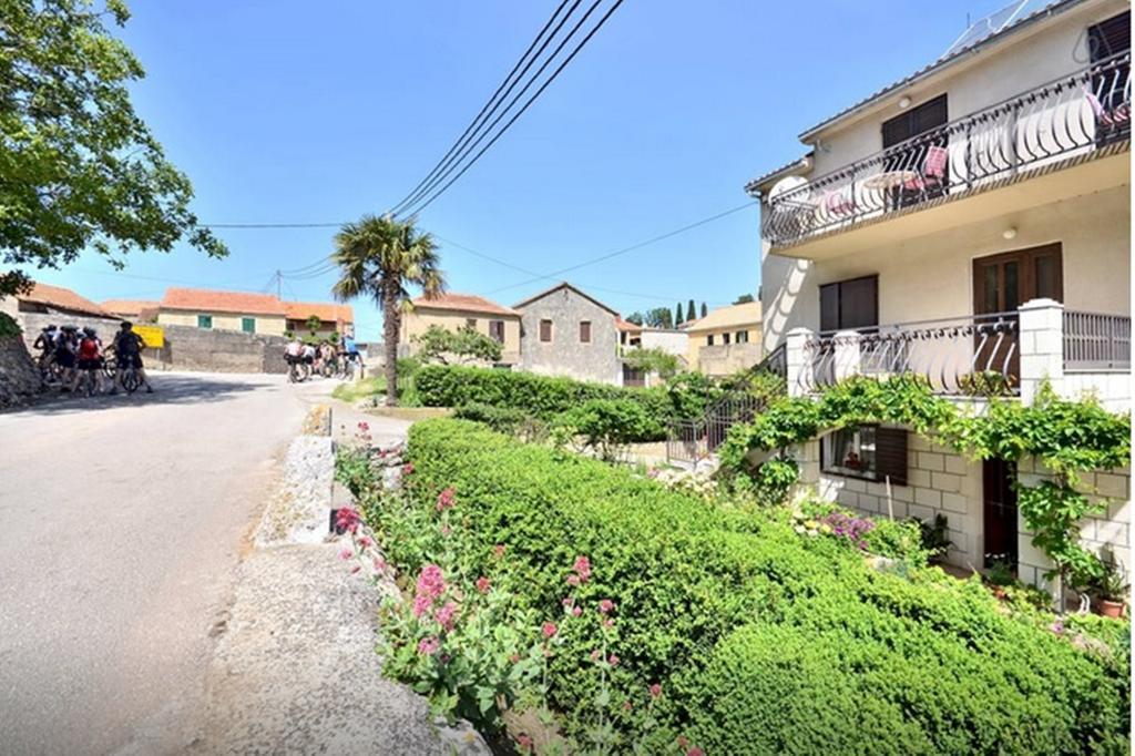 Apartments Vrisnik Jelsa  Dış mekan fotoğraf